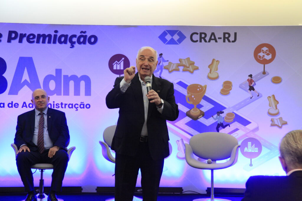 Presidente Adm. Wagner Siqueira durante o encerramento do OBAdm 2024